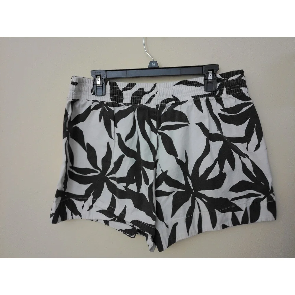 Free Assembly Shorts Womens White Black Size L Large Floral Print Pull On